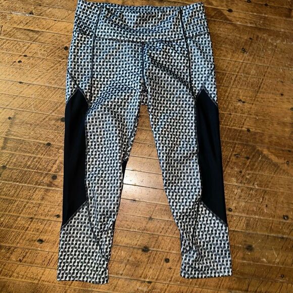 Athleta mesh Contender geometric Athleisure leggings - Picture 2 of 4